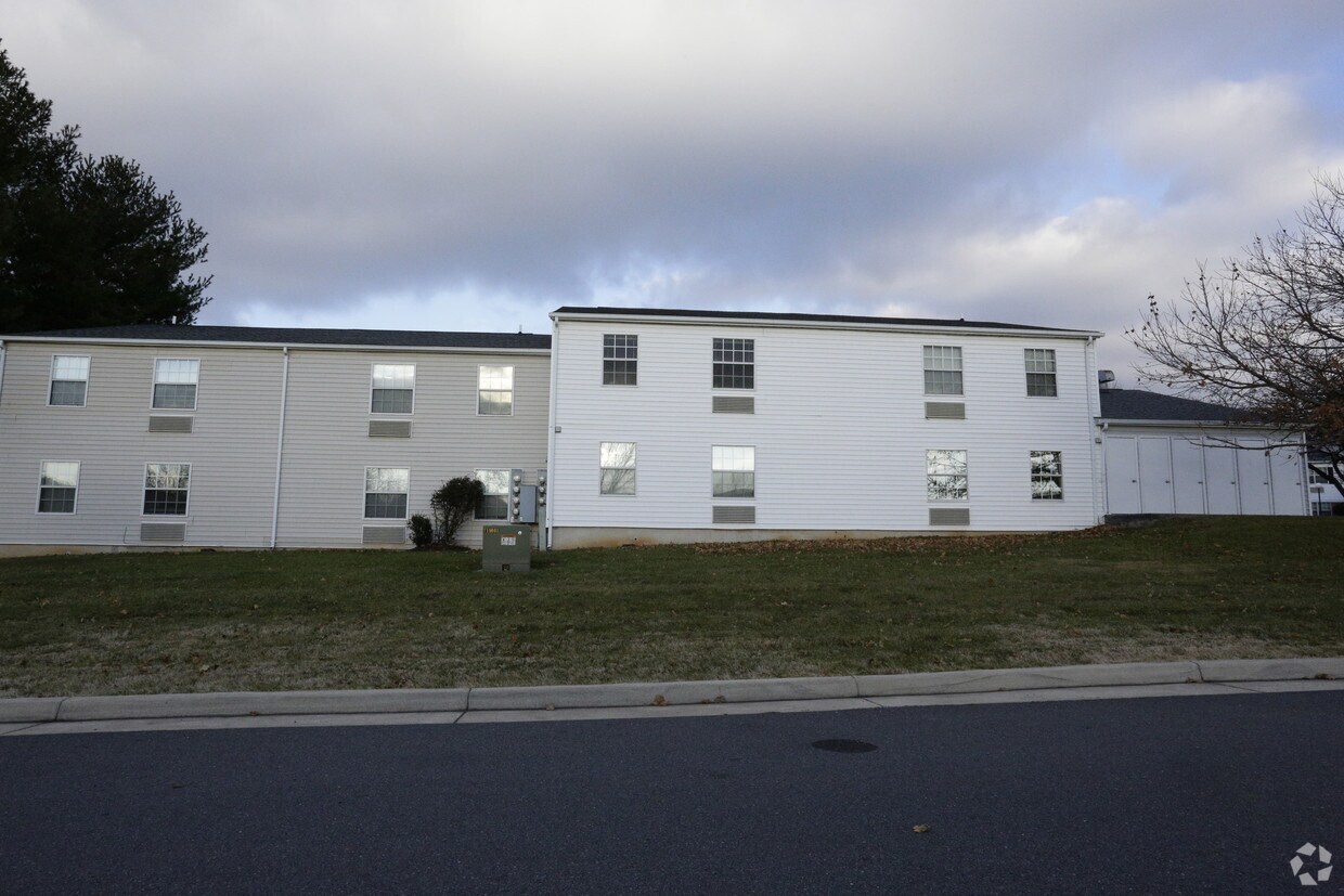 Orchard Court - Orchard Court Apartments