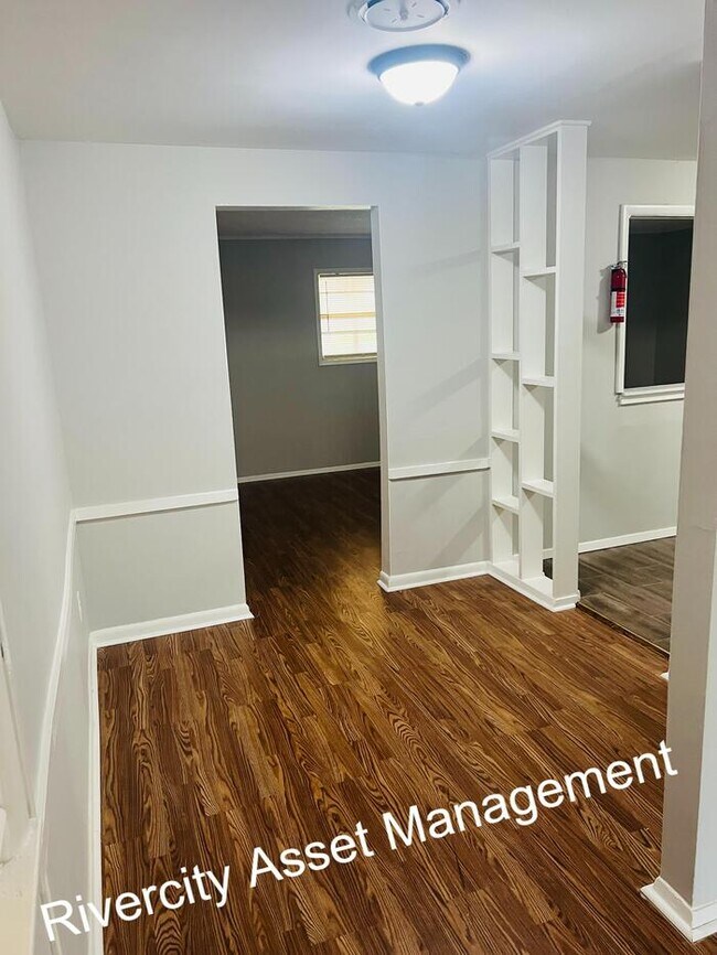Building Photo - BEAUTIFUL HOME IN NORTHEAST MEMPHIS!!! SEC...
