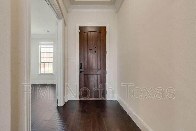 Building Photo - 1241 Castle Dr