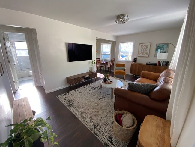 Building Photo - 3 Bedroom Single Family Home in Denver