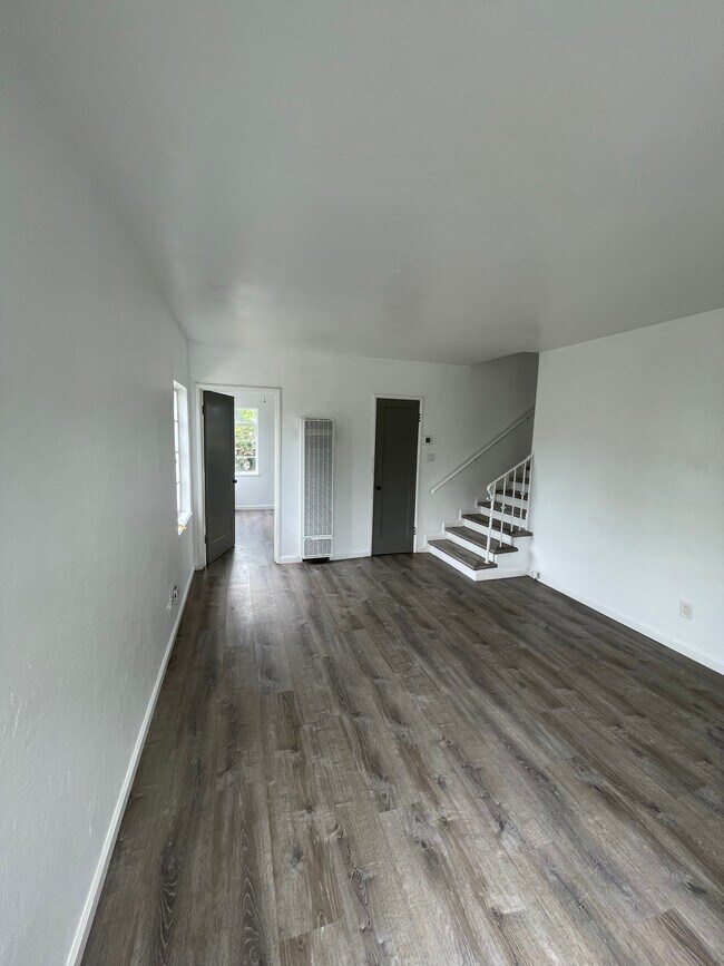Sala de estar - 1115 Dwight Way