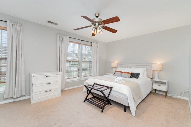 Building Photo - 4919 Sunburst Ln