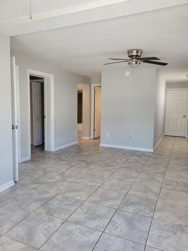 Foto del edificio - Three-Bedroom Home Near Lake Shipp