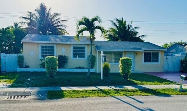 Building Photo - 1451 SW 46th Ave
