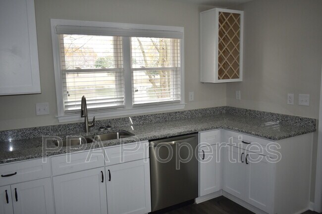 Building Photo - 2872 Willow Cove Dr