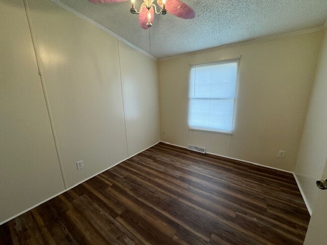 Building Photo - Gordon Rd Area - Doublewide 2000+ sq. ft.