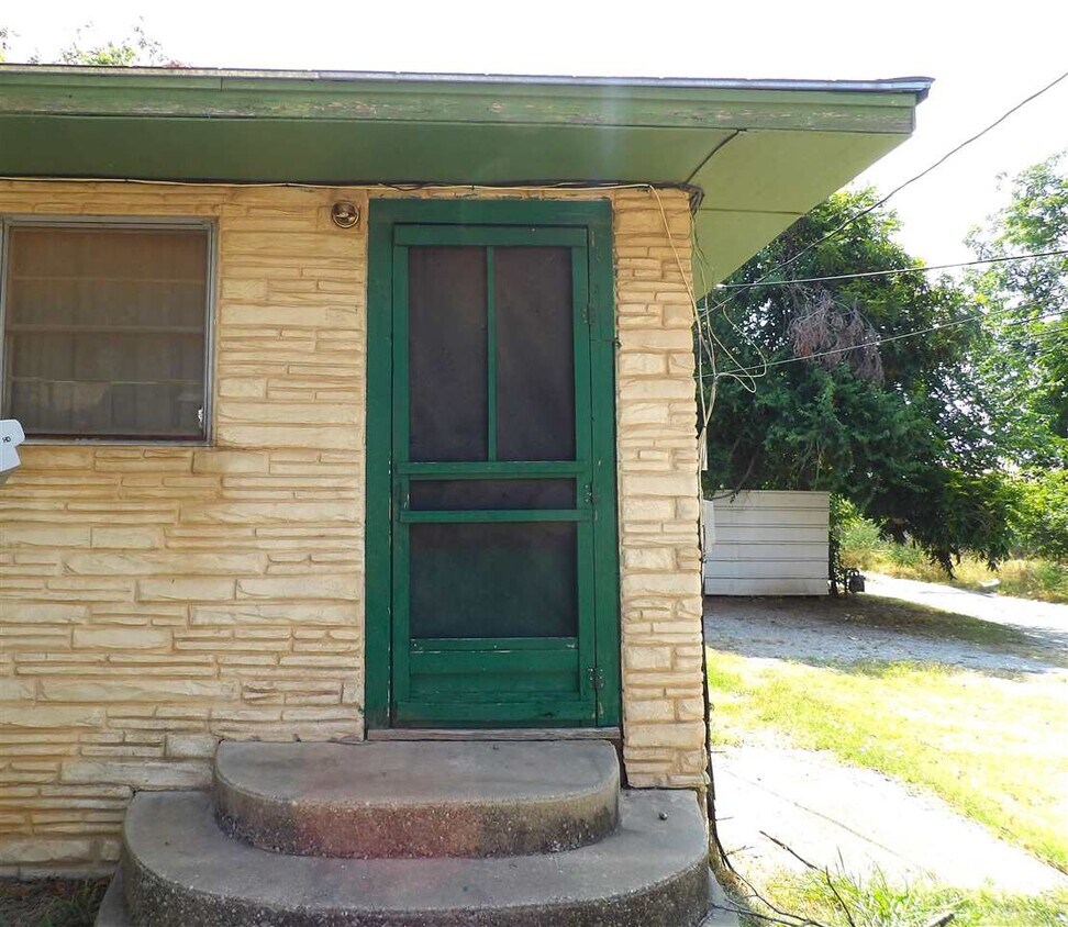 Primary Photo - 1212 SW D Ave