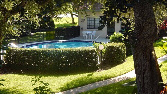 Building Photo - 910 E Causeway Blvd