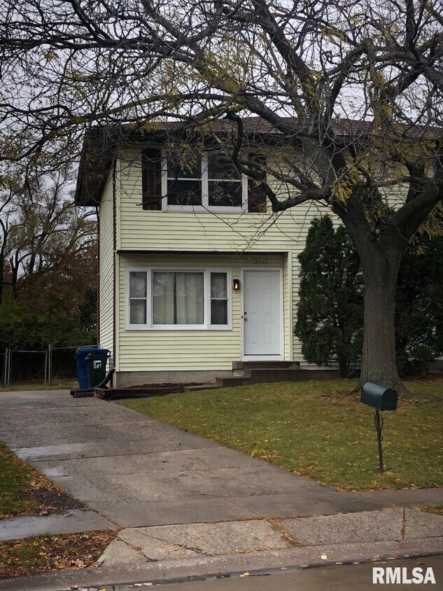 Primary Photo - 2010 E 38th St
