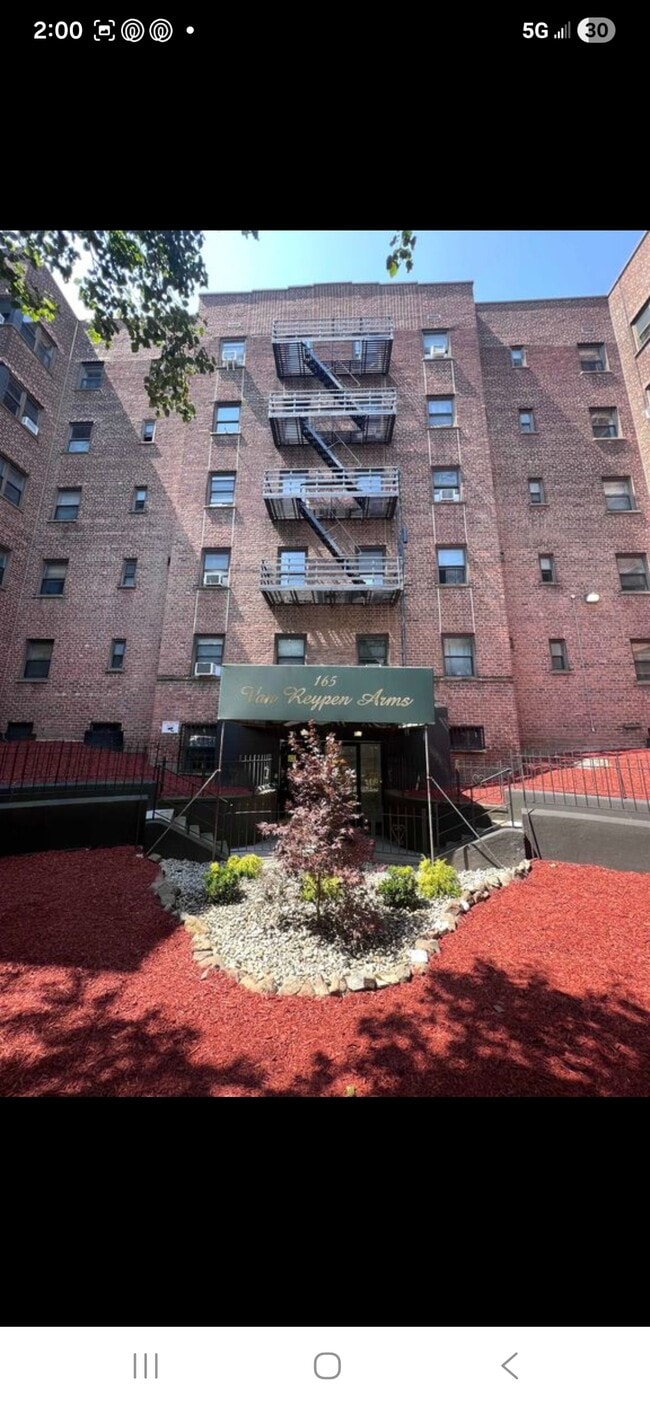 Building Photo - 165 Vroom St