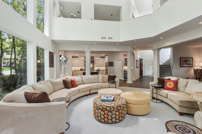 Building Photo - 270 Ravine Forest Dr