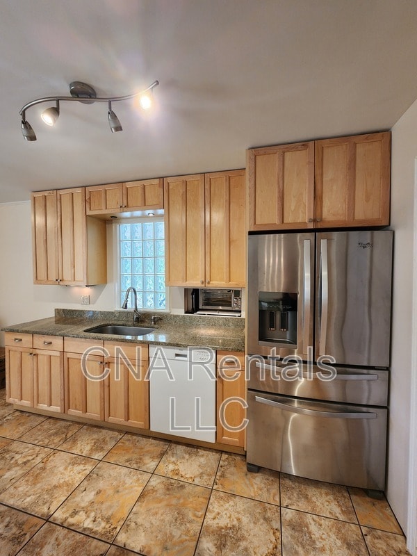 Building Photo - 2750 Ivanhoe Ln