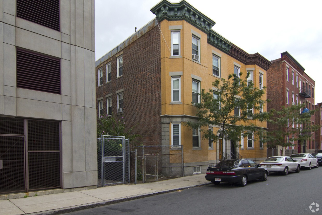 Building Photo - 163 Cottage St