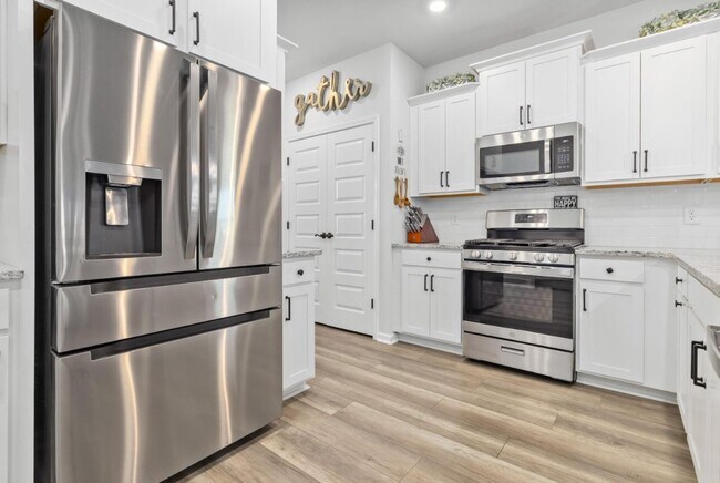 Foto del edificio - Resort Living in Arcadia | 5BR Home with Pond Views & Premium Upgrades