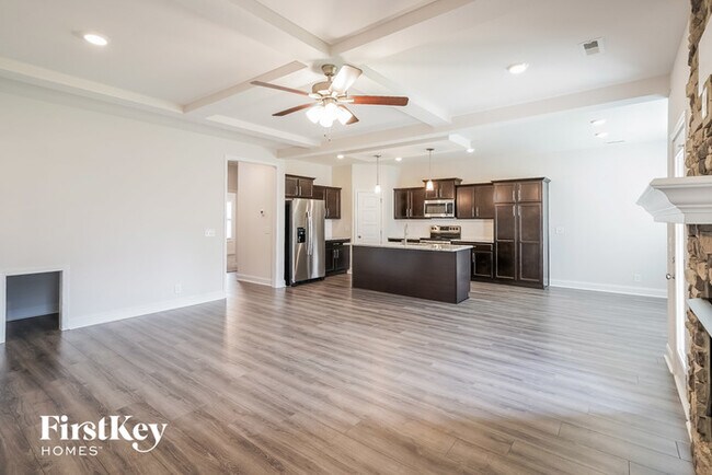 Foto del edificio - 664 Alvin Rd