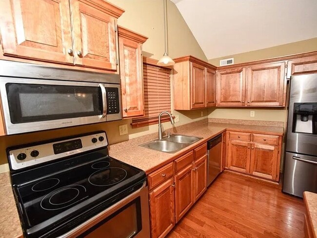 Foto del edificio - 544 N Old Mill Rd