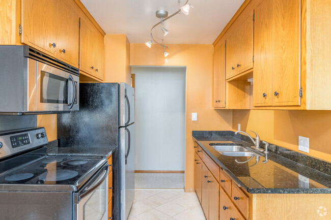 Kitchen - Prior Marshall Apartments