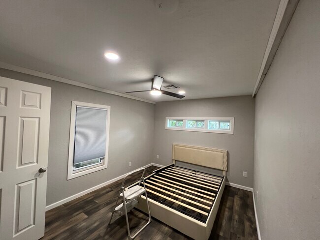 Dormitorio nuevo - 2129 W Sherwood Ave