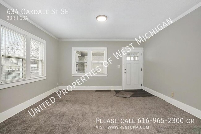 Building Photo - Available Now | 3 Bedroom, 1 Bathroom in t...