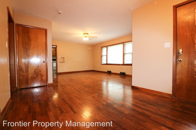 Building Photo - 738 Midland Ave