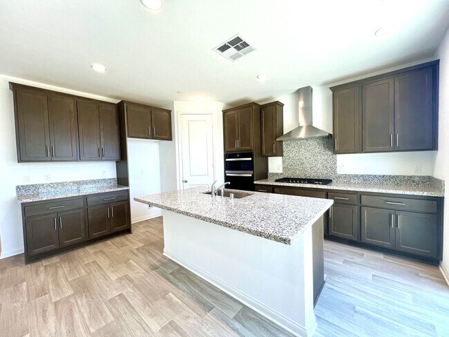 Foto del edificio - Brand-New 5-Bedroom, 3-Bath Single Family Home for Lease in Ontario with Solar Panels