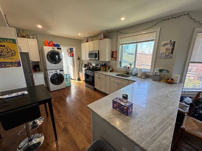 Foto del edificio - HOT SOMERVILLE LISTING!!!!!