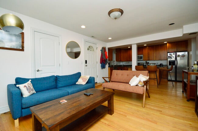 Foto del edificio - 2554 W Augusta Blvd