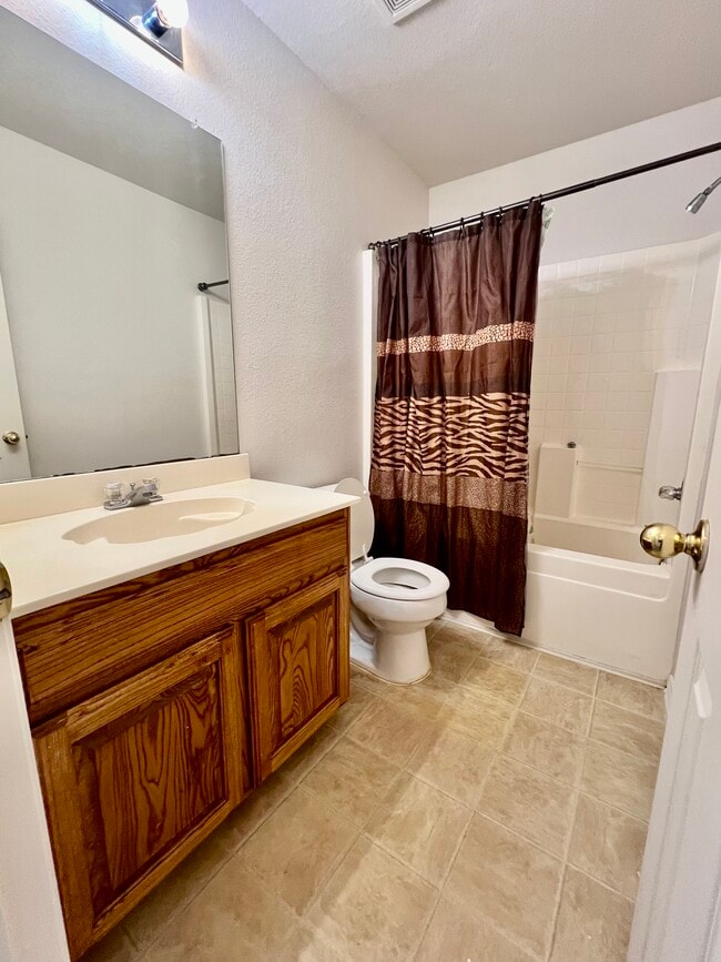 Foto del edificio - 1529 Creekstone Ct