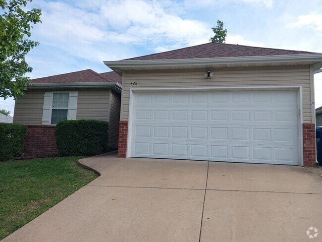 Building Photo - 610 N Persimmon Dr