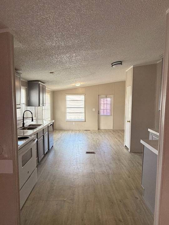 Building Photo - 2112 Colonial Dr