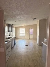 Building Photo - 2112 Colonial Dr