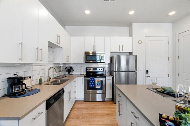 Building Photo - 489 E 400 S