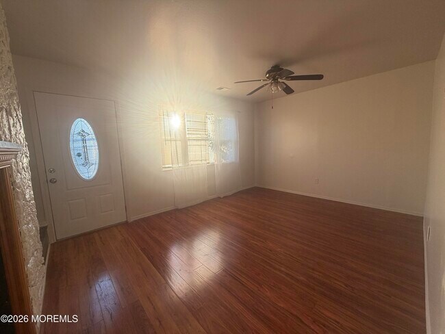 Foto del edificio - 336 Sawmill Rd