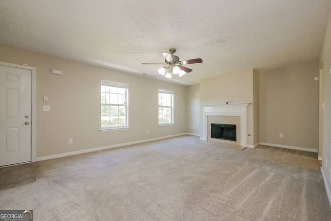 Foto del edificio - 2703 Holly Berry Dr