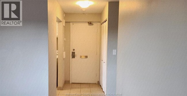 Building Photo - 3900 Wyandotte St E