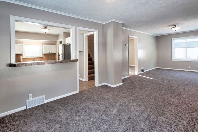 Building Photo - 3 Bedroom Home On Holland's North Side