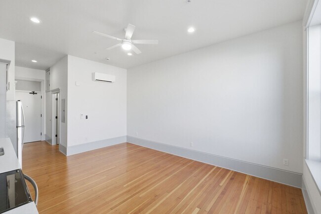 Foto del edificio - MOVE IN SPECIAL - See Description for Details