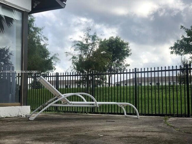 Foto del edificio - 534 NE 195th St