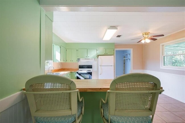 Foto del edificio - 300 Colson Ave