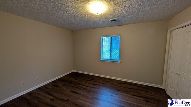 Foto del edificio - 155 N Franklin Dr