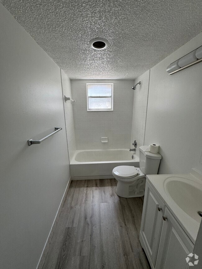Building Photo - 403 NW 68th Ave
