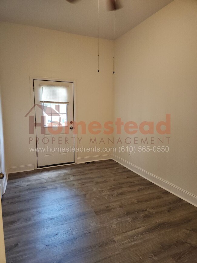Foto del edificio - 725 W Marshall St
