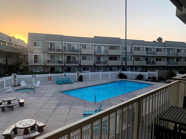 Building Photo - 333 E Surfside Dr