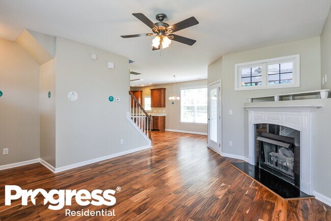 Foto del edificio - 244 Haywood Ln