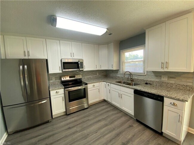 Foto del edificio - Four Bedroom Home in Virginia Beach