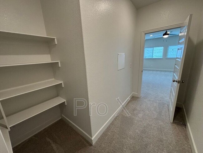 Foto del edificio - 1421 Overcup Oak Ln