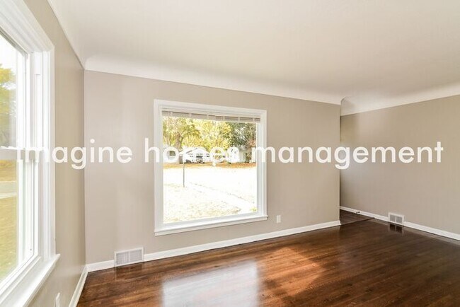 Building Photo - Fully Renovated 3 Bedroom Single Family Ho...