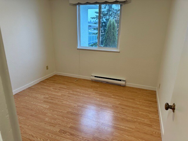 Photo du bâtiment - 646-646 Admirals Rd