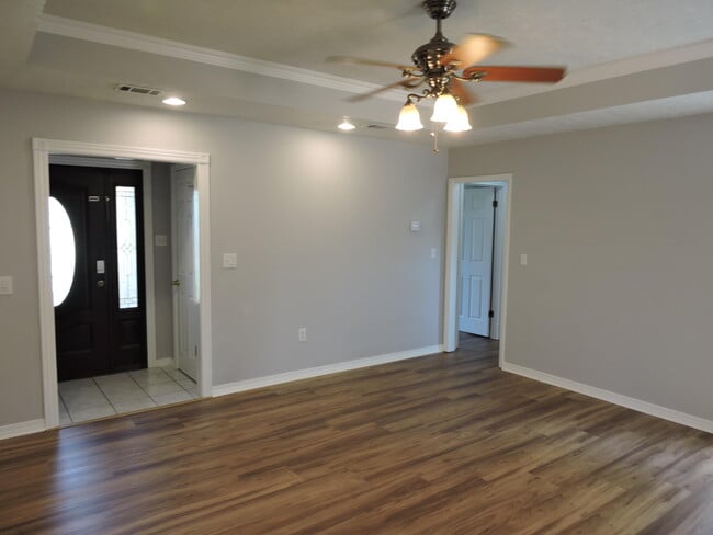 Building Photo - 211 Westview Dr