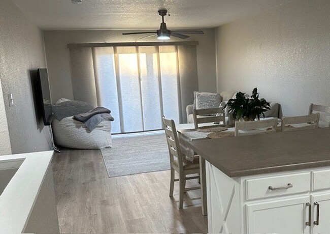 Building Photo - Beautiful Town Home + Deck & Patio + Easy ...